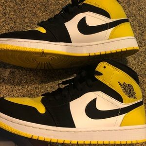 Nike Air Jordan Retro Black and Yellow Men’s 10.5